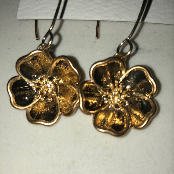 Jessica Simpson Flower Earrings - Picture 2 of 3